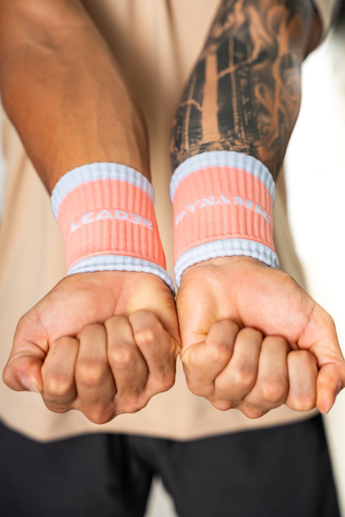 WRISTBAND DINAMYC (muñequera de sudor) Salmón con Blanco