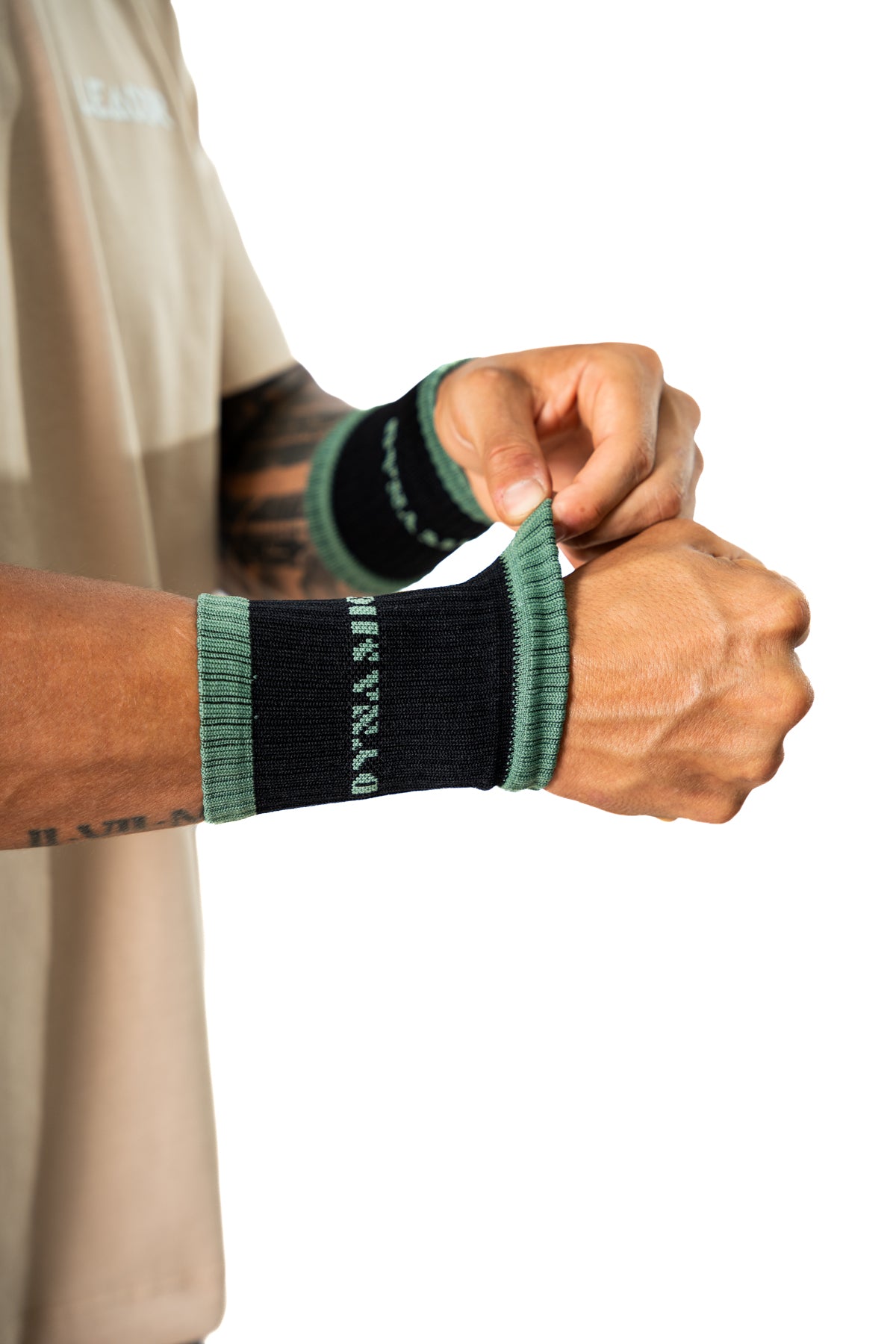 WRISTBAND DINAMYC (muñequera de sudor) Negra con Vede Salvía