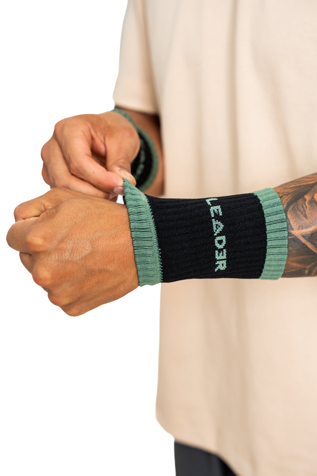 WRISTBAND DINAMYC (muñequera de sudor) Negra con Vede Salvía