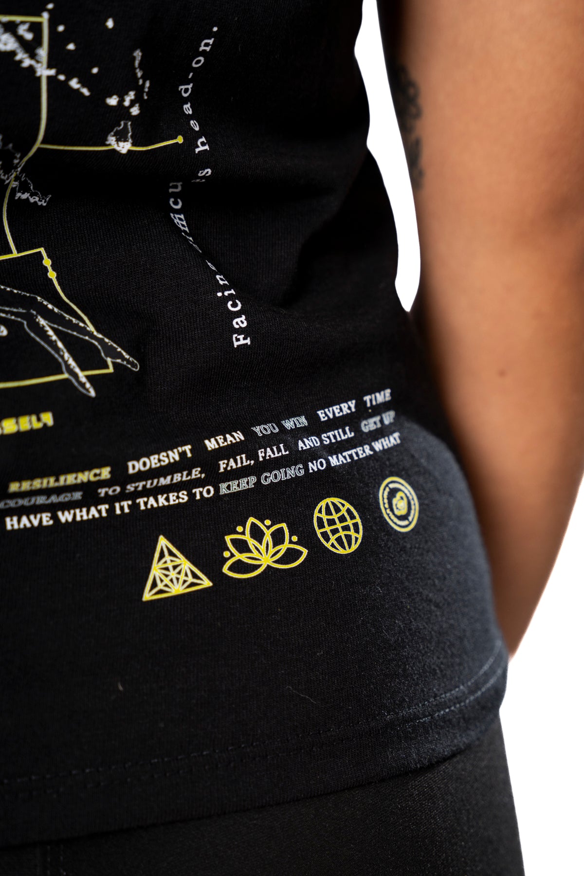 Camiseta Black Resilience - TEAM LEADER 26 road to FITLAND